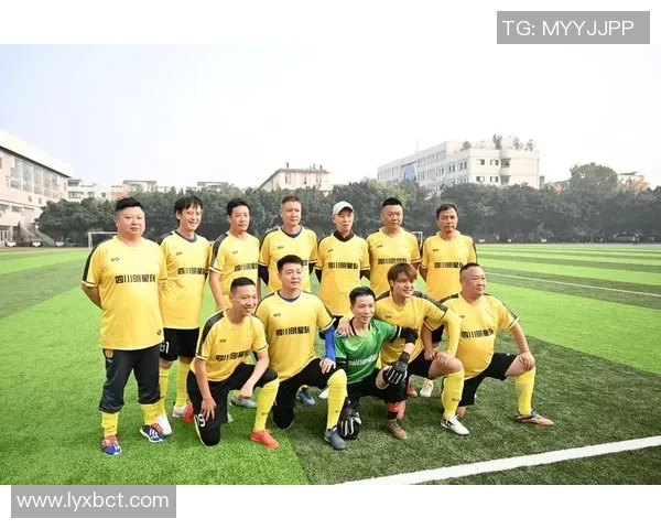 街坊齐聚竞猜足球明星名字乐趣无限共同分享精彩瞬间